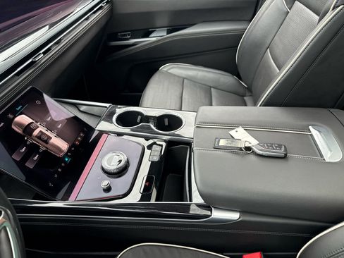 Used 2025 Cadillac Escalade ESV Sport w/ Touring Package AWD/4WD image 19