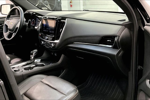 Used 2023 Chevrolet Traverse High Country FWD image 18