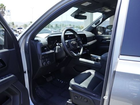 Used 2025 Chevrolet Tahoe LS AWD/4WD image 23