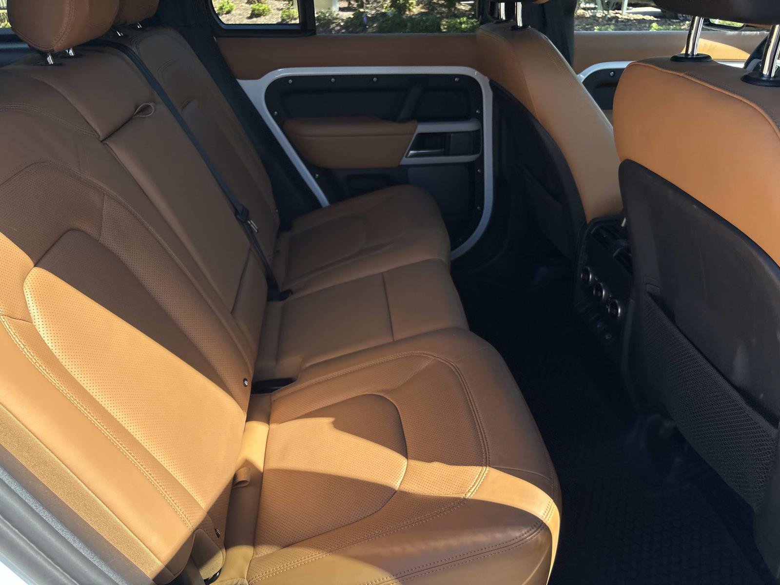Used 2024 Land Rover Defender 110 SE AWD/4WD image 32