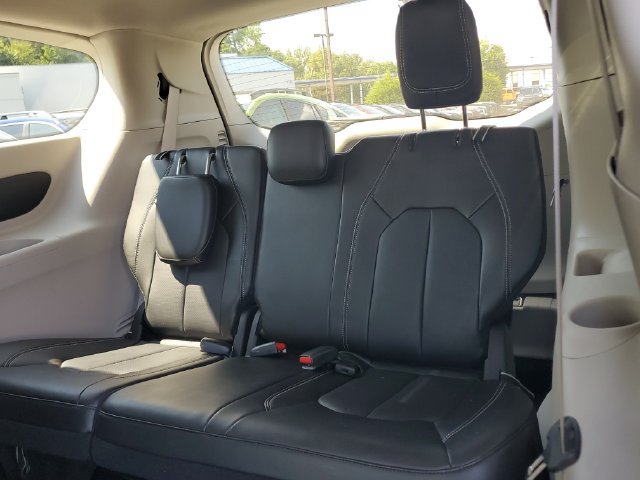 Certified 2024 Chrysler Pacifica Touring-L AWD/4WD image 16