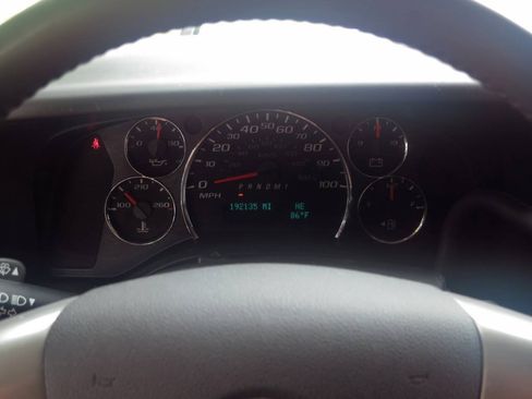 Used 2016 Chevrolet Express 3500 LT w/ LT Preferred Equipment Group RWD image 8