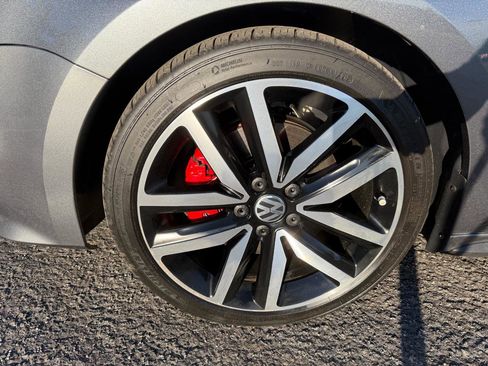 Used 2014 Volkswagen Jetta GLI FWD image 31