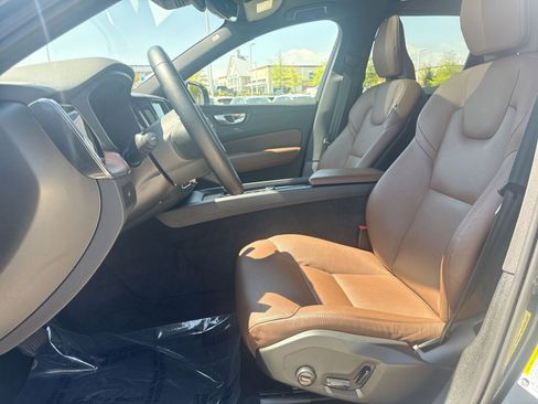 Certified 2023 Volvo XC60 B5 Plus AWD/4WD image 13