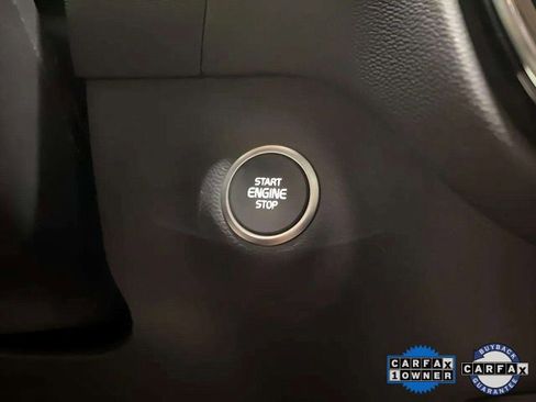 Used 2025 Volvo XC40 B5 Plus image 41