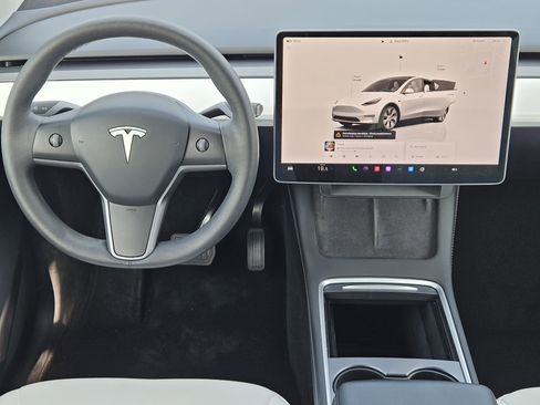 Used 2023 Tesla Model Y Long Range image 27