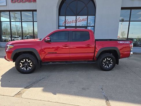 Used 2022 Toyota Tacoma TRD Sport AWD/4WD image 5