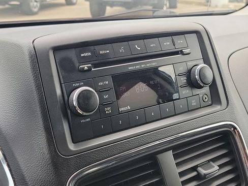 Used 2015 Dodge Grand Caravan SXT w/ UConnect Hands-Free Group FWD image 15