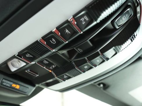 New 2025 Porsche Macan image 36