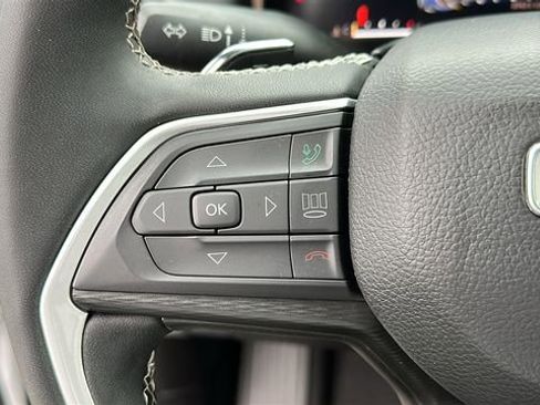 Used 2023 Jeep Grand Cherokee Altitude image 13