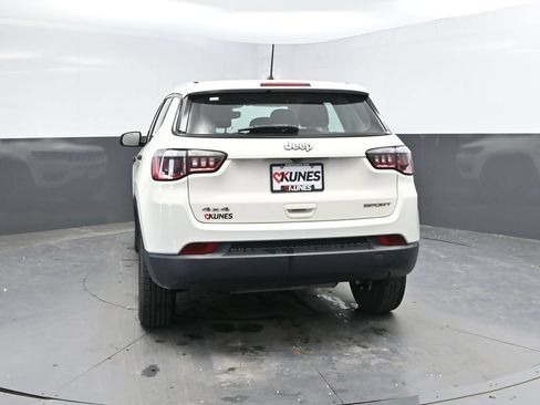 Used 2017 Jeep Compass Sport w/ Cold Weather Group AWD/4WD image 7
