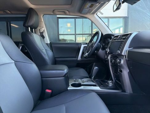 Used 2022 Toyota 4Runner SR5 Premium image 11