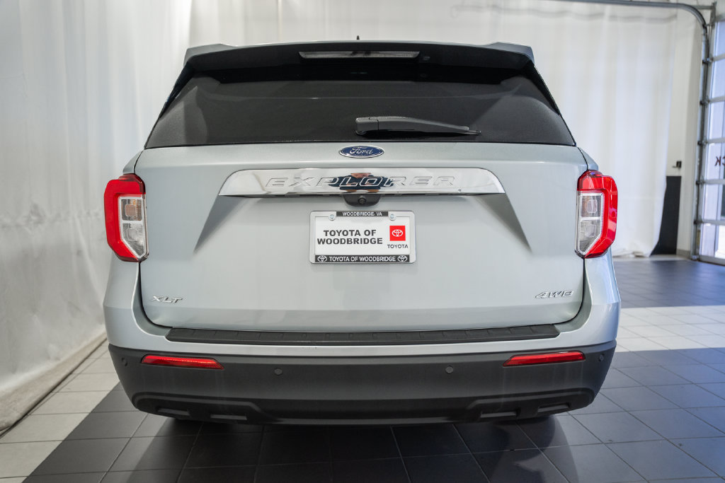 Used 2023 Ford Explorer XLT AWD/4WD image 5