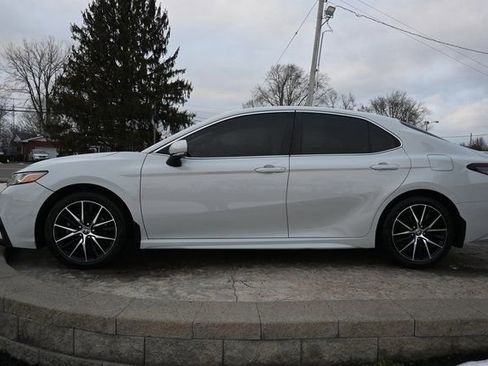 Used 2022 Toyota Camry SE w/ Cold Weather Package image 8