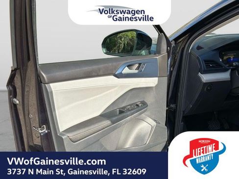 Used 2024 Volkswagen Taos SE FWD image 16