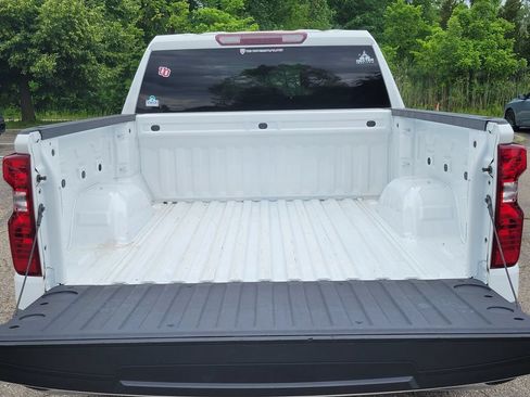 Used 2022 Chevrolet Silverado 1500 LT AWD/4WD image 9