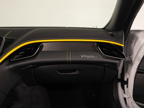 Certified 2026 Ferrari Roma Spider RWD image 32