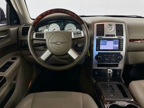 Used 2009 Chrysler 300 C image 21