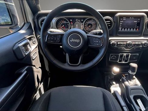Used 2023 Jeep Gladiator Sport AWD/4WD image 9