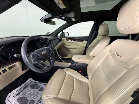 Used 2018 Cadillac XT5 Luxury w/ Driver Awareness Package AWD/4WD image 5
