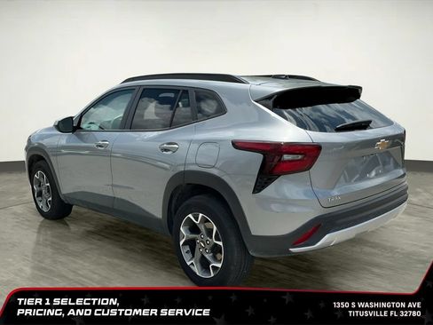 Used 2025 Chevrolet Trax LT w/ LT Convenience Package FWD image 4