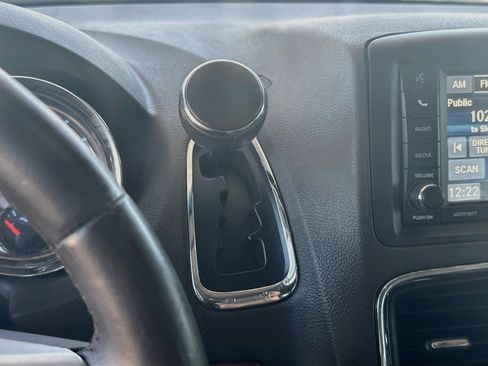 Used 2013 Chrysler Town & Country Touring FWD image 23