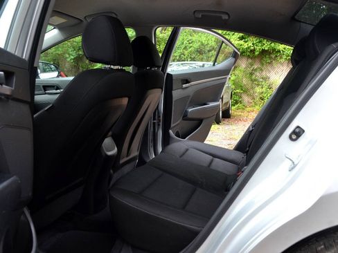 Used 2018 Hyundai Elantra SE FWD image 9