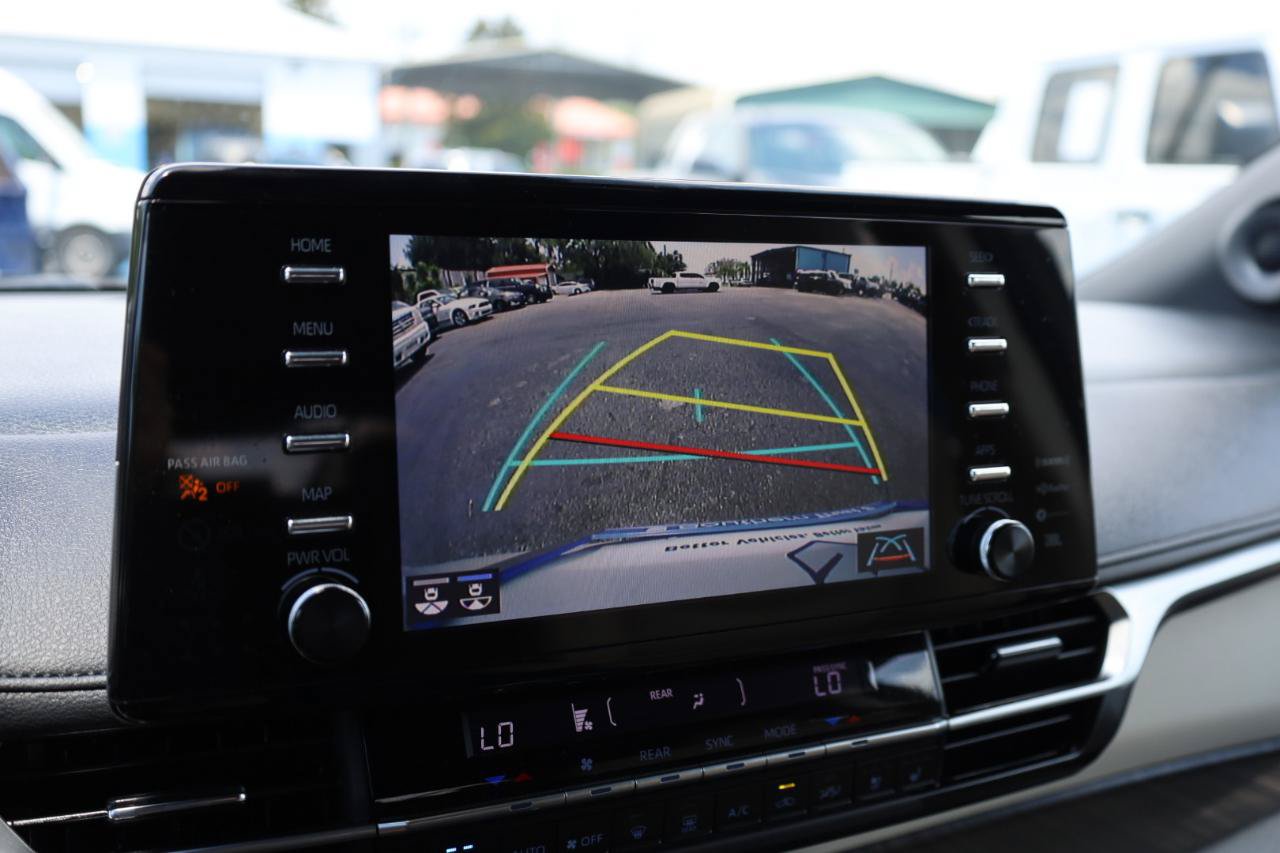 Used 2024 Toyota Sienna Limited FWD image 11
