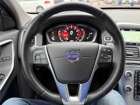 Used 2017 Volvo XC60 T6 Dynamic w/ Climate Package image 21