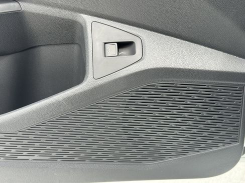 New 2025 Volkswagen Jetta SE image 18