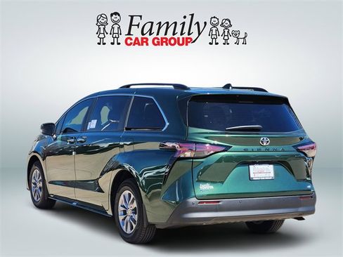 New 2026 Toyota Sienna XLE image 3