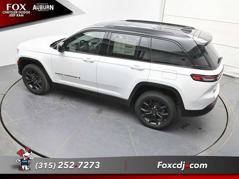 New 2025 Jeep Grand Cherokee Limited image 28