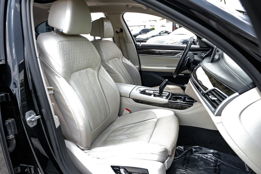 Used 2018 BMW 740i RWD image 31
