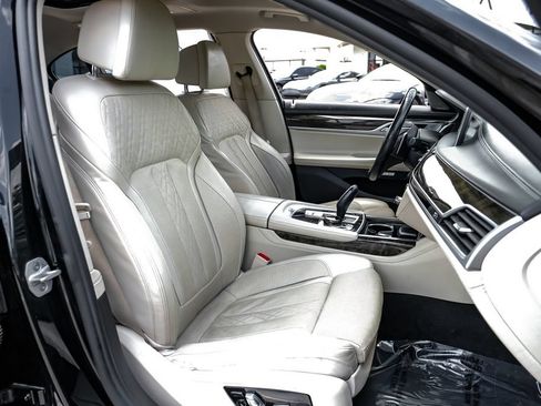 Used 2018 BMW 740i RWD image 31