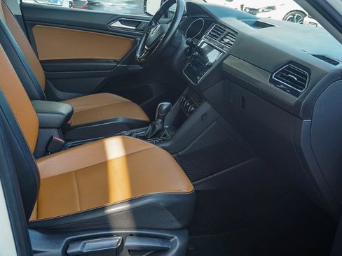 Used 2018 Volkswagen Tiguan SE w/ Panoramic Sunroof Package AWD/4WD image 13
