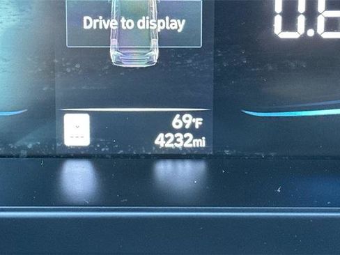 Certified 2025 Hyundai Elantra Sport image 25