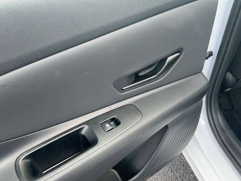 Certified 2025 Hyundai Elantra Sport image 23