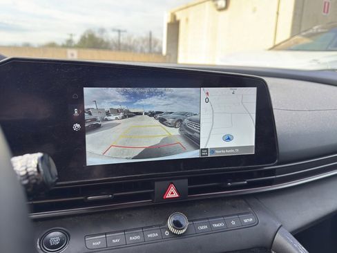 Used 2025 Hyundai Elantra SEL FWD image 15