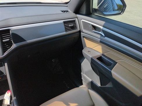 Used 2021 Volkswagen Atlas Cross Sport SE w/ V6 Towing Package FWD image 19