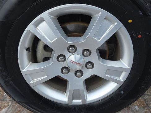 Used 2011 GMC Acadia SLE image 9