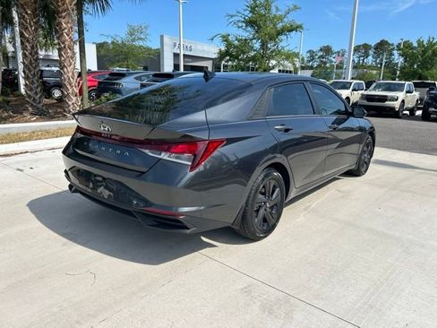 Used 2022 Hyundai Elantra SEL FWD image 4