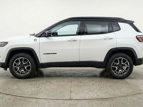 Used 2025 Jeep Compass Trailhawk AWD/4WD image 5