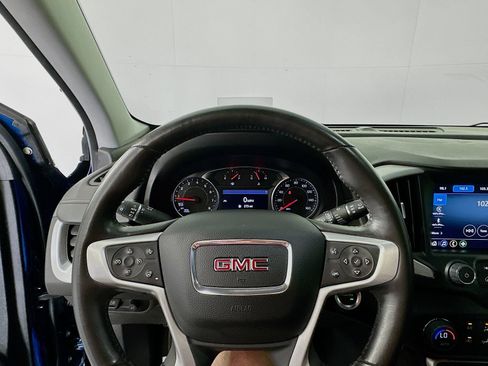 Used 2022 GMC Terrain SLT w/ Tech Package FWD image 11