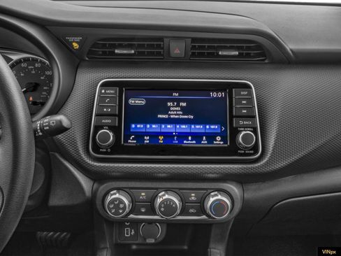 New 2025 Nissan Kicks Play S image 8