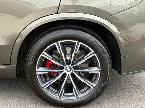 Used 2024 BMW X5 xDrive40i w/ M Sport Package AWD/4WD image 11