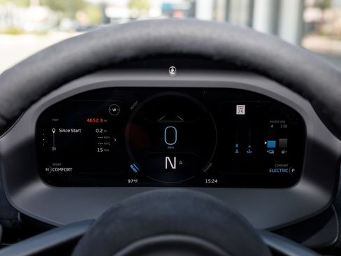 Used 2025 McLaren Artura Spider RWD image 37