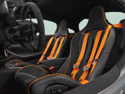 Used 2023 McLaren Artura RWD image 11