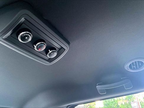 Used 2019 Dodge Grand Caravan SE FWD image 24