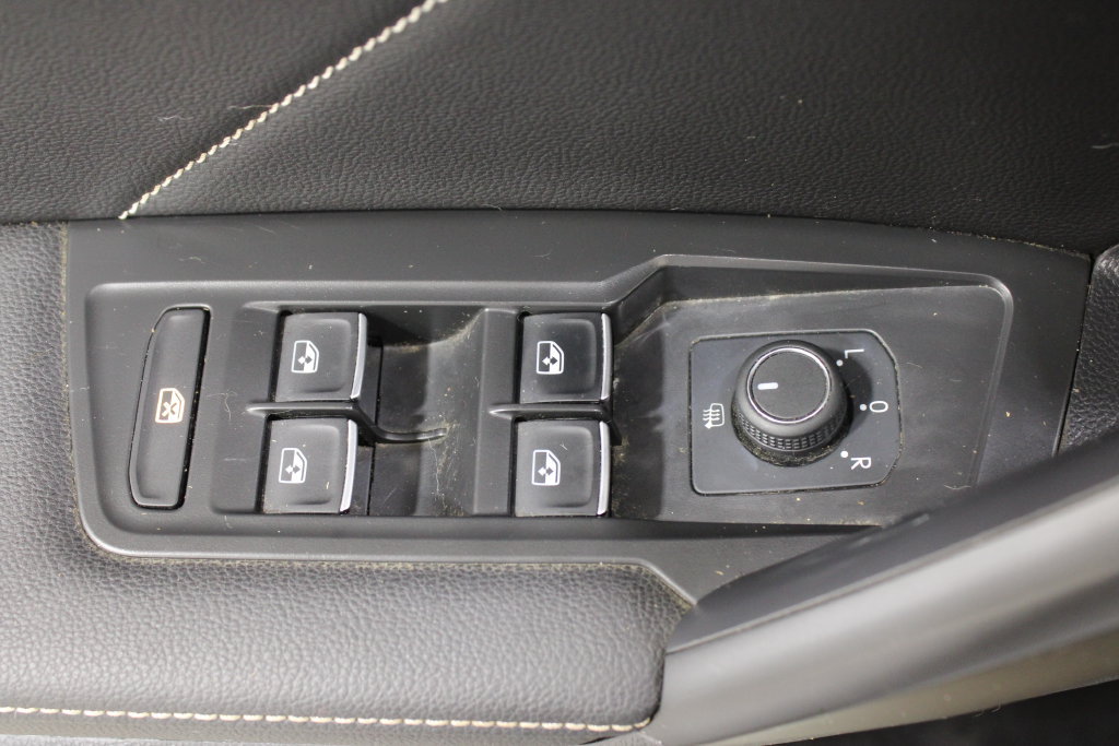 Used 2023 Volkswagen Tiguan SE FWD image 17