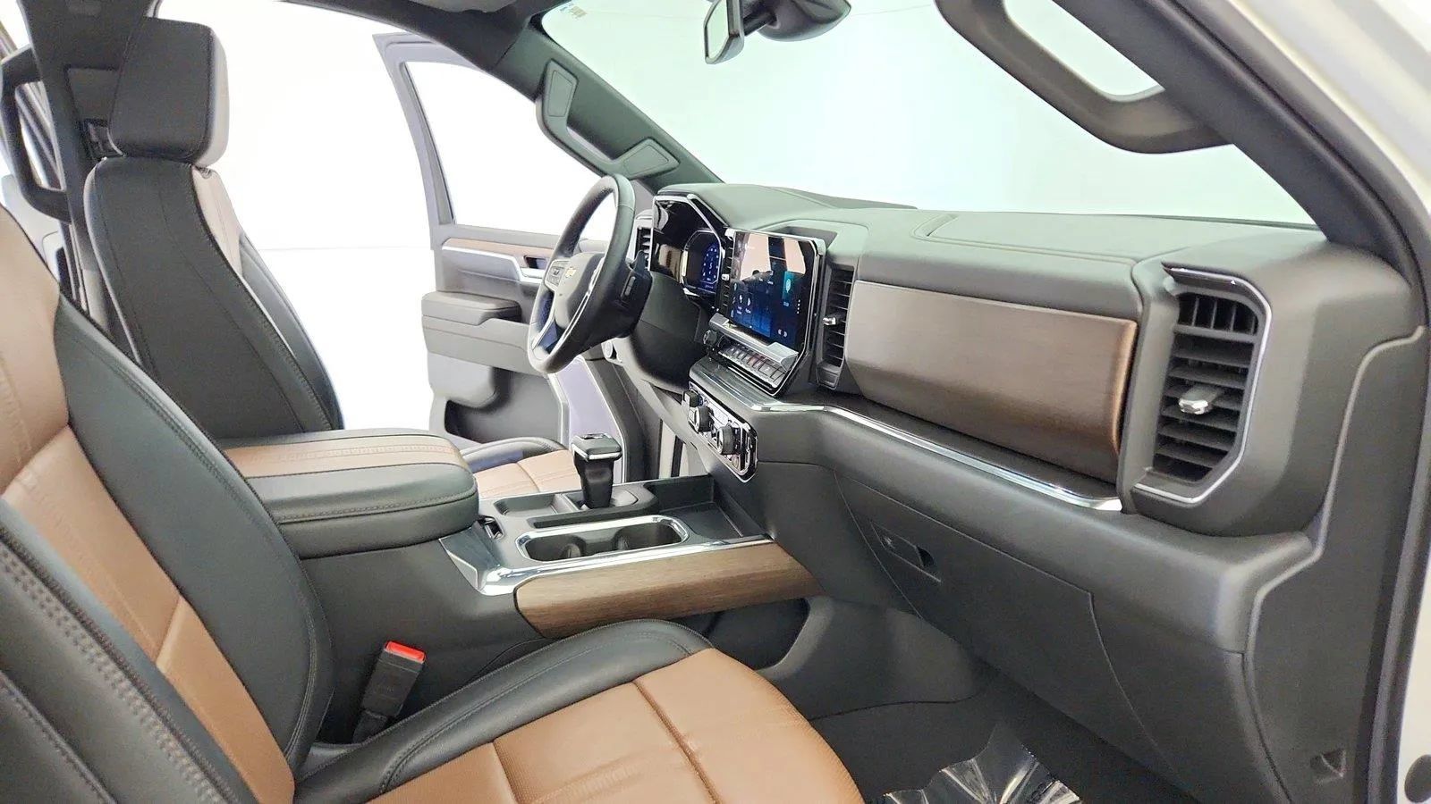 Used 2023 Chevrolet Silverado 1500 High Country w/ High Country Premium Package AWD/4WD image 32